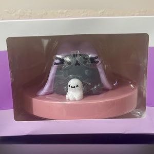 Exclusive Pusheen Box Fall 2023 - Scardey Cat Vinyl Figure